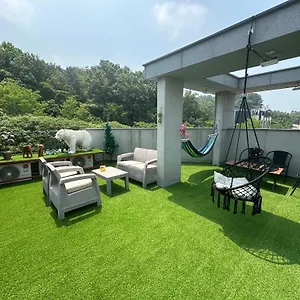 Yolo House 게스트하우스